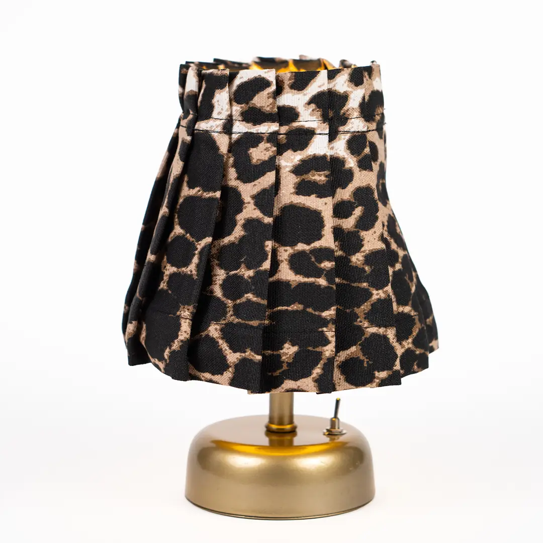 Leopar Pileli Masa Lambası